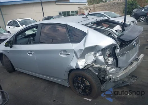 2015 Toyota Prius Plug-In z USA, uszkodzony, nr VIN JTDKN3DP9F3065908